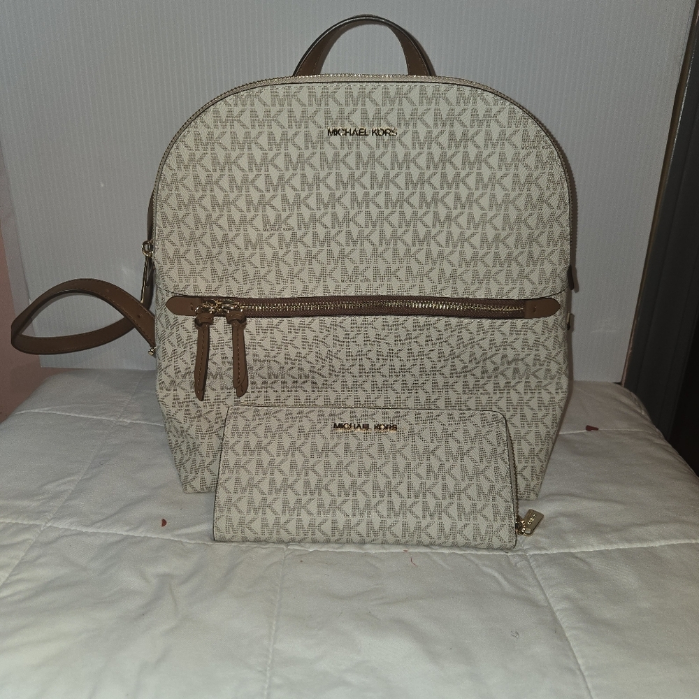 Michael Kors Beige and Brown Woman Backpack With Wallet